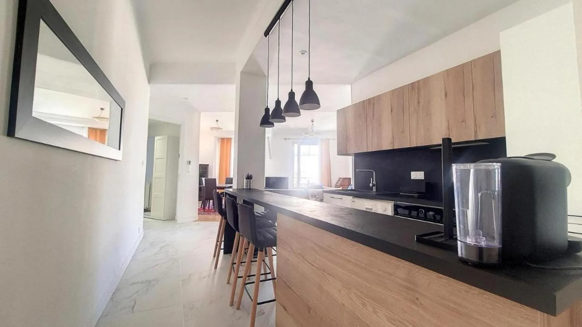 Bright Air-Conditioned Flat In The City Centre Nice Apartment